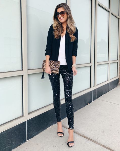 Sparkle Boots Outfit Style, Sequin Leggings Outfit, Sequins Leggings Outfit, Sequin Trousers Outfits, Sequins Pants Outfit, Outfit Nero, Black Sequin Leggings, Sequin Trousers, Leggings Outfit Ideas