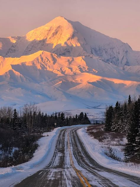 Winter Season Photography, Snowy Mountains Photography, Mountain Aesthetic Snow, Alaska Astethic, Montana Winter Aesthetic, Alaska Aesthetic Winter, Winter Aesthetic Landscape, Snow Trip Aesthetic, Big Sky Montana Winter