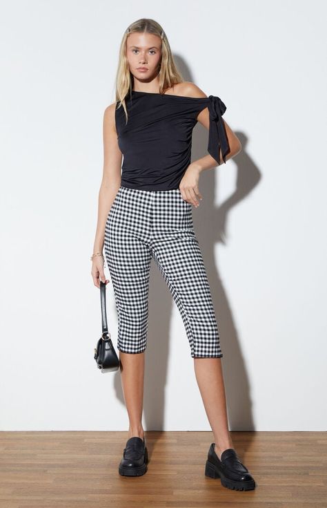 Step into classic style with the Gingham Capri Pants from LA Hearts. These pants feature a timeless gingham print, a high-rise fit, and a below-the-knee length, with a convenient side zipper closure for a sleek finish.9.75" rise18" inseamGingham print pantsGood stretchHigh-riseSide zipper closureBelow-the-knee lengthSkinny fitModel is wearing a size smallModel measurements: 5’8” height, 31” bust, 23” waist, 36” hipsMeasurements taken from a size small LA Hearts Womens Gingham Capri Pants - Black/white size Small Capri Sets For Women, Knee Pants Outfit, Capris Outfit, Capri Trousers, Womens Capri Pants, Knee Pants, Cute Pants, Gingham Print, 2024 Fashion