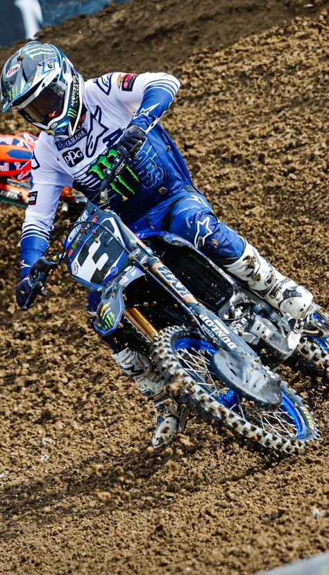 Eli Tomac at Oakland 2022 Eli Tomac Wallpaper, Eli Tomac, Custom Dirt Bike, Yamaha Dirt Bikes, Freestyle Motocross, Motocross Love, Cool Dirt Bikes, Motorcross Bike, Bike Quotes