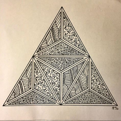 Magic Triangle | 相片擁有者 marusaart Triangle Mandala Design, Triangle Zentangle, Triangle Drawing Ideas, Triangle Mandala, Mandala Simple, Triangle Drawing, Triangle Art, Geometric Shapes Art, Mandala Art Therapy