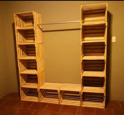 Closet Ideas With No Closet, Diy Storage Bedroom, Wooden Crate Closet Ideas, Diy Storage For Clothes, Diy Closet Small Spaces, Diy Storage For Small Bedrooms, Pallet Room Ideas, Pallet Closet Ideas, Creative Vanity Ideas