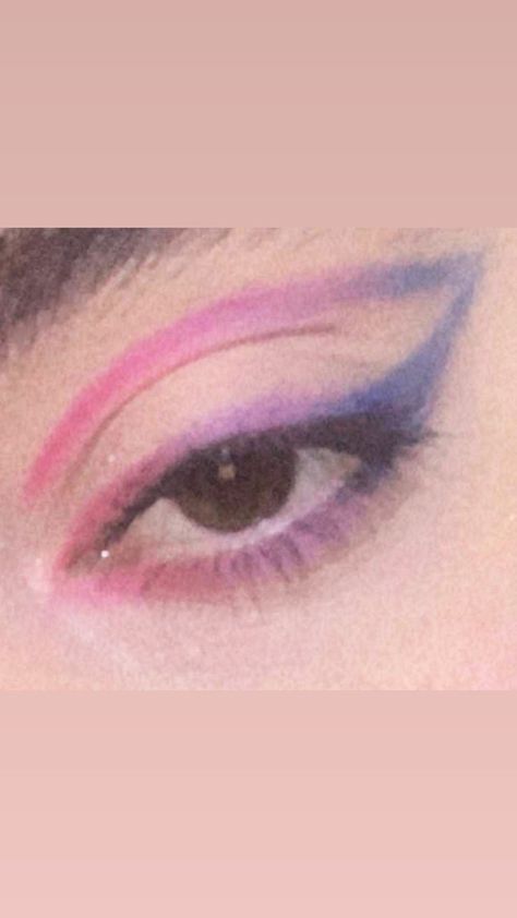 Bi Eyeshadow, Bisexual Eyeshadow, Pride Makeup Ideas Simple, Bi Pride Makeup, Bisexual Pride Makeup, Bi Makeup, Parade Makeup, Bisexual Makeup, Pride Makeup Looks