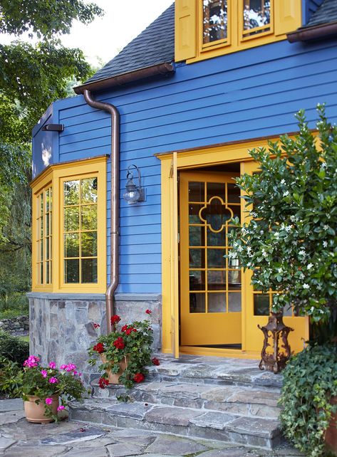 blue-yellow-home-exterior-111d5102 Bright Front Doors, Yellow Front Doors, Exterior House Paint, Door Colors, Yellow Doors, Door Inspiration, Image Nature, Yellow House, Yellow Houses