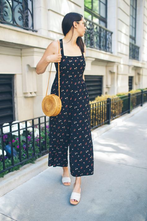 Casual Wear Women Summer, Stylish Jumpsuits For Women Casual, Women Jumpsuit Outfits Casual, Indian Summer Outfits Casual, Jump Suits For Women Jumpsuits, Cotton Jumpsuit Outfit, Jumpsuit Styling Ideas, Jumpsuits For Women Indian, Fashion Jumpsuits For Women