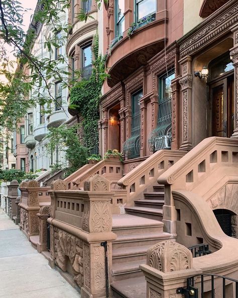 Upper West Side Townhouse, Nyc Autumn, Upper West Side New York, Bloxburg Town, Dubai Skyscraper, Apartment Buildings, New York Aesthetic, Structure Architecture, Autumn 2023