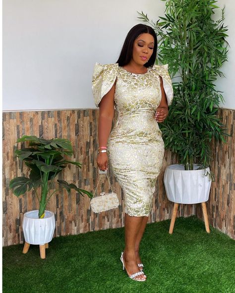 Pamdee_fashion on Instagram: “Dress Name: Stella Price: 340gh/$56 Available in size Uk 8-22 Fabric: brocade Call/WhatsApp +233501099346 no dms❌❌ Worldwide delivery…” Brocade Styles For Women In Ghana, Brocade Fabric Dresses, Pamdee Fashion, Damask Styles, African Bridal Dress, Kindergarden Activities, Dress Name, Best African Dresses, Instagram Dress