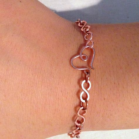 Free Tutorial for Infinity Link Chain Bracelet at Lisa Yang's Jewelry Blog.  #Wire #Jewelry #Tutorials Bijoux Fil Aluminium, Link Chain Bracelet, Diy Wire Jewelry, Jewelry Clasps, Wire Work Jewelry, Bracelet Chain, Jewelry Techniques, Handmade Wire Jewelry, Work Jewelry