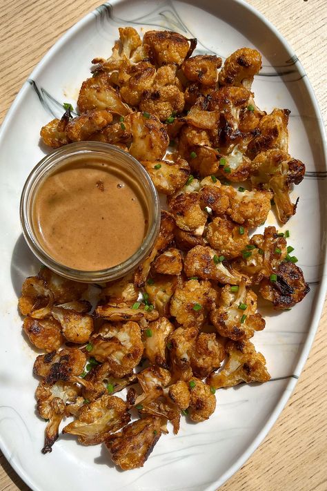 Erewhon Meals, Buffalo Cauliflower Recipes, Vegan Buffalo Cauliflower, Cauliflower Recipe, Buffalo Cauliflower, Baked Cauliflower, Healthy Recipies, Buffalo Wings, Cauliflower Recipes