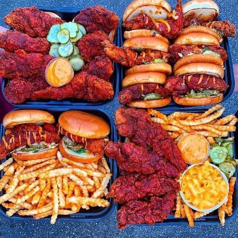 Dude Food, Best Fast Food, Yummy Seafood, Soul Food Dinner, Chicken Sandwiches, Junk Food Snacks, Food Babe, Delicacy Food, Chicken Strips