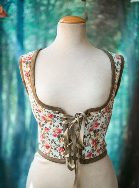 Regency Dance, Pink Roses Garden, Pirate Corset, Hobbit Cosplay, Hobbit Costume, Garden Cottagecore, Flowers Cottagecore, Creative Costume, Style Corset