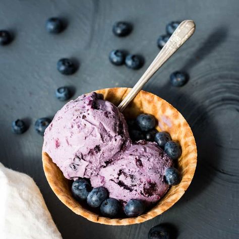 Blueberry Ice Cream with Fresh Blueberries (No Egg) Blueberry Ice Cream Recipe, Fancy Desserter, Ice Cream Inspiration, Ice Cream Month, National Ice Cream Month, Blueberry Ice Cream, Ice Cream Maker Recipes, Blueberry Cream Cheese, Ice Cream At Home