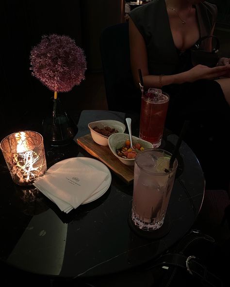 aesthetic drinks, date night Date Aesthetic Night, Drinks Date Night, Night Girlfriend, Drinks Date, Aesthetic Drinks, Pepper Potts, Candlelit Dinner, Long Distance Love, Romantic Gestures