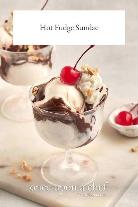 Hot Fudge Sundaes Key Lime Pie Ice Cream, Homemade Frozen Yogurt, Hot Fudge Sundae, Strawberry Frozen Yogurt, Homemade Chocolate Ice Cream, Sundae Recipes, Best Homemade Ice Cream, Fudge Sundae, Caramelized Banana