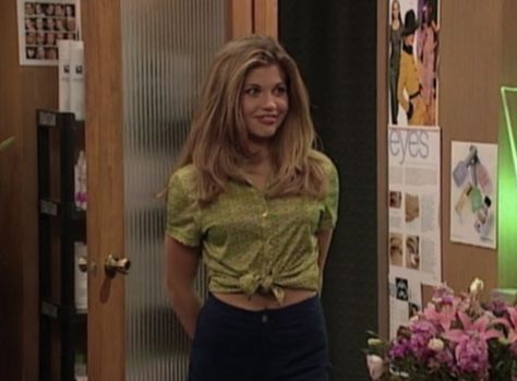 miss 2005 on Instagram: “remember when topanga cut her hair and shook the entire school to its core” Topanga Lawrence, Tv Characters Outfits, Danielle Fishel, 90s Hair, World Hair, Iconic Scenes, 80's Fashion, 90s Inspired Outfits, 90s Runway Fashion