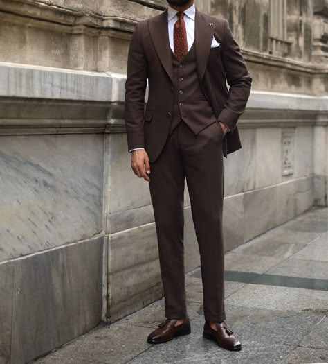 Red Brown Suit Men, Dark Brown Three Piece Suit Men, Mens Brown Wedding Attire, Dark Brown Suits For Men, Dark Brown Suits For Men Wedding, Men’s Business Formal, Chocolate Brown Groomsmen Attire, Light Brown Tuxedo Wedding, Formal Brown Suit