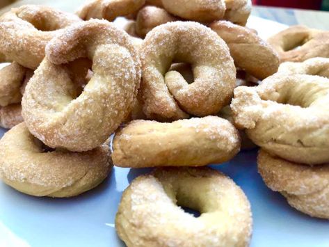 Wine Cookies Italian, Italian Wine Cookies Recipe, Easy Zeppole Recipe, Mixed Cookies, Lemon Cake Cookies, Dessert Italian, Zeppole Recipe, Banana Cinnamon Muffins, Italian Fig Cookies