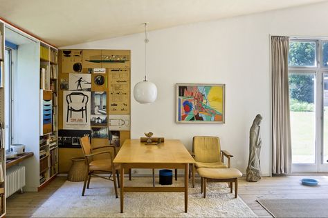 Dwell - The Highly Personal House of Danish Design Great Finn Juhl Finn Juhl House, Timeless Living Room, Light Hardwood Floors, Finn Juhl, Hans Wegner, Inviting Home, Design Del Prodotto, Architectural Drawings, Casas De Ensueño