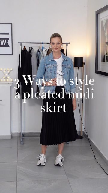 Pleated Skirt Outfit Black Women, Long Pleated Skirt Outfit, Pleated Skirt And Sneakers, Mid Skirt Outfits, Pleated Skirt Outfit Ideas, Black Pleated Skirt Outfit, Black Maxi Skirt Outfit, Teachers Outfits, Green Skirt Outfits