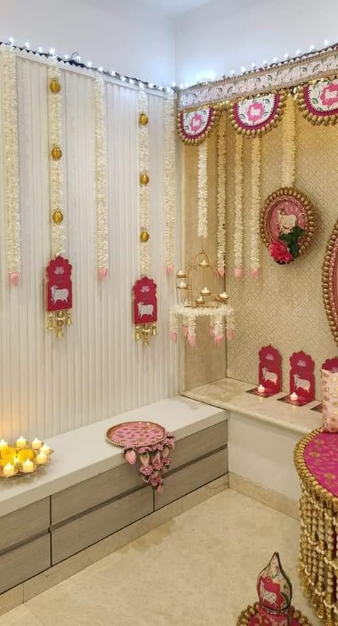 White Diwali Decor, Rangoli Wall Decor, Gauri Ganapati Decoration At Home, Navratri Mandir Decoration, Diwali Wall Decorations At Home, Janamashtmi Decoration Ideas, Mandir Decoration Ideas At Home, Ganapati Decoration At Home, Navratri Decoration Ideas For Home