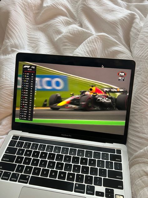 F1 Aesthetic Redbull, Watching Formula 1, Max Verstappen Aesthetic, Formula One Aesthetic, Max Aesthetic, F1 Aesthetic, Laptop Aesthetic, Watch F1, Pray For Love