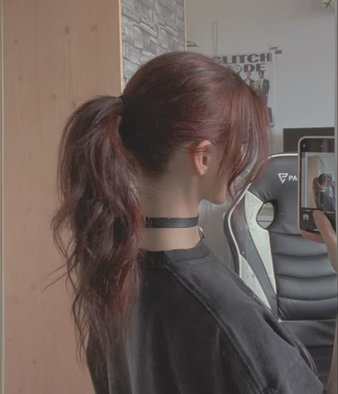 Hair Inspo Curtain Bangs, Hair Mirror Pic, Wavy Hair Ponytail, Black Hair Bangs, Bangs And Glasses, Hair Mirror, Bangs Wavy Hair, Slick Ponytail, Brown Wavy Hair