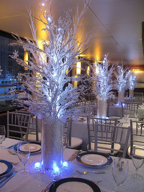 Winter Theme Centerpiece | Flickr - Photo Sharing! Winter Wonderland Wedding Centerpieces, Winter Wonderland-party, Winter Wonderland Centerpieces, Sweet 16 Winter, Wonderland Wedding Theme, Wonderland Party Decorations, Winter Wonderland Decorations, Rustic Wedding Decorations, Winter Centerpieces