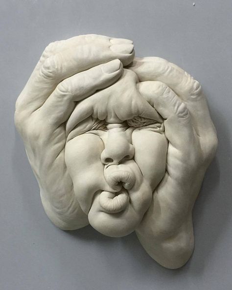 ❤️This Art's Secret 🎨 (@artssecret) on Instagram: “Use an emoji to say how does this makes you feel 👇😝 By @johnson_tsang_artist . TAG FRIENDS 👇💕…” Johnson Tsang, Postmodern Art, Sculptures Céramiques, Sculpture Ideas, Porcelain Art, Ideas Garden, Sculpture Clay, Clay Sculpture, Art Sculpture