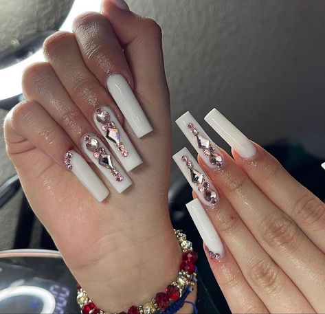 White Baddie Nails With Rhinestones, Medium Rhinestone Nails, White Long Nails Coffin, Nails Inspiration Rhinestone, Plain Nails With Rhinestones, White Nails With Red Rhinestones, White Nails With Jewels, Milky White Nails With Rhinestones, Gem Acrylic Nails