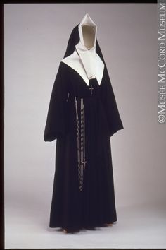 Nun Habit, Arab Makeup, Roman Catholic Art, Working Girl Style, Nuns Habits, Reiss Women, My Mirror, Fashion 1940s, Oh My Goddess