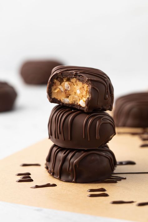 Feelgoodfoodie Recipes, Crispy Eggs, Peanut Butter Rice Crispy, Chocolate Peanut Butter Eggs, Peanut Butter Eggs Recipe, Homemade Chocolate Peanut Butter, Peanut Butter Easter Eggs, Peanut Chocolate, Craving Chocolate