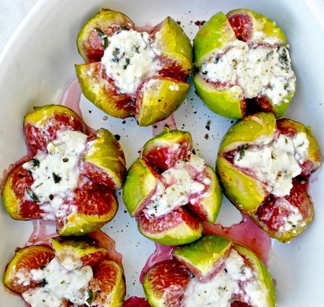 Greek inspired, easy to make succulent roasted figs along with feta cheese. A perfect appetizer Olive Tomato, Greek Meze, Greek Diet, Roasted Figs, Greek Appetizers, Fig Recipes, Fruit Breakfast, Mediterranean Diet Recipes, Perfect Appetizers