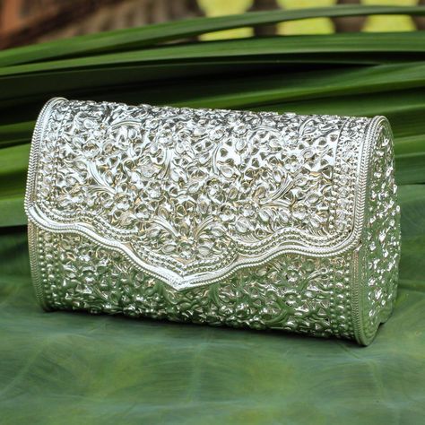 Silver Clutch Purse, Popular Purses, Silver Handbag, Silver Pooja Items, Vintage Evening Bags, Silver Clutch, Silver Jewellery Indian, Wedding Purse, Diamond Jewelry Designs