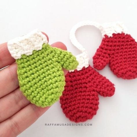 Crochet Gingerbread Mittens, Crochet Xmas Ornaments Free Pattern, Crochet Christmas Patterns, Baby Mittens Pattern, Crochet Hand Warmers, Holiday Crochet Patterns, Crochet Christmas Ornaments Free, Crochet Holiday, Crochet Ornament Patterns