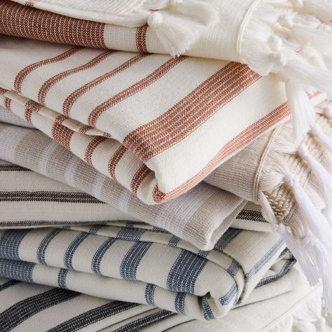 Turkish Hand Towels Bathroom, Turkish Towels Bathroom Decor, Farmhouse Bathroom Towels, Wellness Vibes, Turkish Towels Bathroom, Best Towels, Cozy Bath, Towel Weaving, Bath Wrap