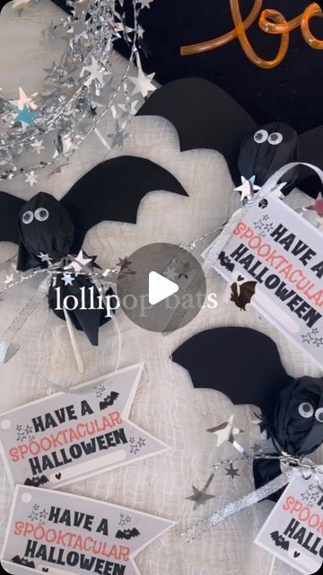 Andrea Clawson on Instagram: "Lollipop bats 🦇 ✨  Adorable + affordable Halloween treat idea for your little monsters. These would be great for class favors or a Halloween party favors too.   For teacher: this would be a fun activity to do with students after a unit about bats.   What I used:  Lollipops from @dollartree  googly eyes  black plastic table cloth cut into small squares from @dollartree  ribbon Bat wing pattern  black construction paper for wings printed gift tag   Comment “link” for bat wing pattern and printable gift tag sent straight to your DMs   Save for later + share with friends + follow for more holiday ideas  #halloweentreatsideas #dollartreecrafts #kidscrafts #halloweendiy #halloweenfood #halloweencrafts #diycrafts #spookyseason #classroomtreats #dollartreefinds  #dol Halloween Treats From Teacher To Student, Bats Kindergarten, Kindergarten Party, Plastic Table Cloth, Halloween Lollipop, Wing Pattern, Bat Decorations, Halloween Treats For Kids, Classroom Treats