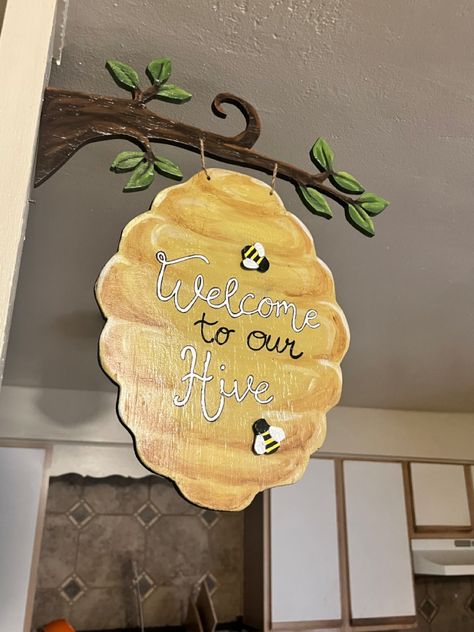 Beehive theme kitchen Beehive Pictures, Kindergarten Door, Infant Room Ideas, English Classroom Decor, Honey Decor, Christmas Advent Calendar Diy, Bee Wedding, School Murals, Theme Wall