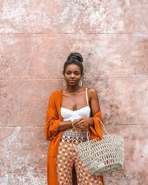 Lovely summer outfit - orange is such a vibrant color | Outfit ideas 🙌 Asiyami Gold, Feminine Journey, Trendy Travel Bags, Afro Boho, Morocco Fashion, Modern People, Earthy Style, Orange Crush, African Print Fashion