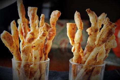 Cheese Twists - Two Kooks In The Kitchen Chicharrones Recipe, Cheese Straws Recipe, Cheese Twists, Cheese Puff Pastry, Crispy Cheese, Living In China, Cheese Straws, Puff Pastry Dough, Easy Cheese