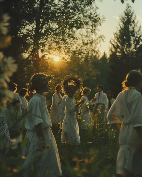 #AlHorrorRising hosted by @aiempirerising Day 06: "Midsommar" by Ari Aster I liked a movie Midsommar, so I made it in a hurry😍 Midsommar Wedding, Midsommar Aesthetic, Samhain Festival, Paranormal Aesthetic, Festival Aesthetic, Motion Poster, Pixi Beauty, Nordic Scandinavian, Midsummer Nights Dream