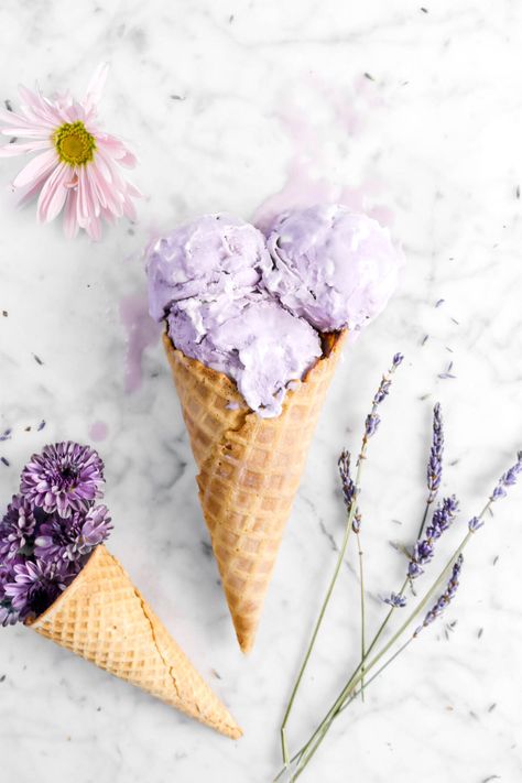 Sweet, floral, and just so good! This creamy Homemade Lavender Ice Cream is just the cone you'll be reaching for all Spring and Summer long! Lavender Ice Cream Recipe, Unique Ice Cream Flavors, Unique Ice Cream, Ice Cream Wallpaper, Ice Cream Homemade, Lavender Sugar, Lavender Ice Cream, Ice Cream Photography, Bakers Table