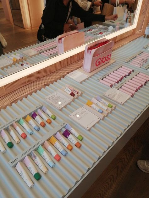 Anto Core, London Shopping Aesthetic, Glossier London, Glossier Store, Garden Makeup, London Beauty, Holiday Finds, Shopping Aesthetic, London Makeup