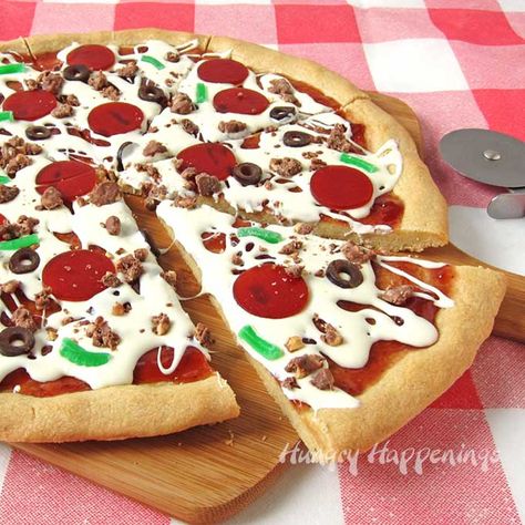 Make a look-a-like pizza that's sweet instead of savory to serve for dessert on your next pizza night. This Cookie Pizza is topped with white chocolate,... Pizza Cookie Cake, Cookie Pizza Recipe, Pizza Desserts, Whipped Shortbread, Pizza Cookie, Pizza Dessert, Resep Pizza, Whipped Shortbread Cookies, Sugar Cookie Crust