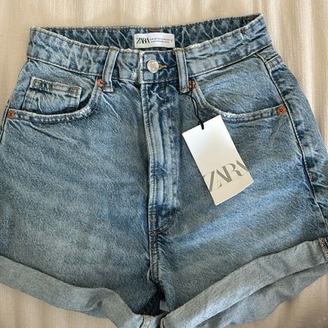 Zara Jean Shorts Nwt Size 2 Trf High-Waisted Mom Fit Denim Shorts-Us Sz 2 Nwt Shorts Demin, Woman Shorts Outfits, High Waisted Denim Shorts, Jean Shorts Aesthetic, Jean Short, Zara Clothes, Cute Jean Shorts, Trendy Cotton Jean Shorts By H&m, Shorts Aesthetic