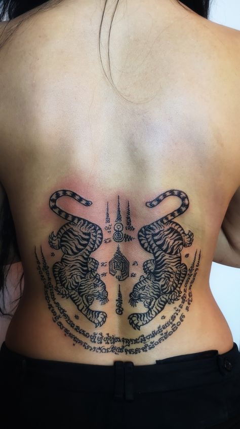 Khmer Sak Yant, Sal Yant Tattoo, Sank Yant Tattoo, Sak Yant Tattoo Women, Sank Yant, Fullback Tattoo, Tiger Tattoo Meaning, Thai Tiger, Tiger Tattoo Designs