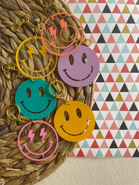 How cute are these smiley face keychains! Perfect for a cute accessory on your keys, or a just because gift to your bestie! Smiley Face Keychain, 11th Birthday, Just Because Gifts, Custom Keychain, Smiley Face, Smiley, Cricut