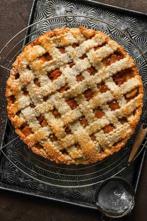 Italian style apple crostata, is a tart made with sweet shortcrust and filled with cinnamon apple filling and topped with a lattice design. Apple Crostata Recipe, Apple Crostata, Crostata Recipe, Leftover Apples, Apple Tart Recipe, Cheesecake Tarts, Recipe Italian, Tart Shells, Apple Tart