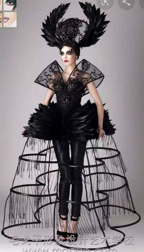 Innovative Fashion Ideas, Surrealist Ball Costumes, Black And White Runway Fashion, Avangard Dress, Fashion Extravagant, Avangard Fashion, Jean Paul Gaultier Haute Couture, Cage Dress, Extreme Fashion