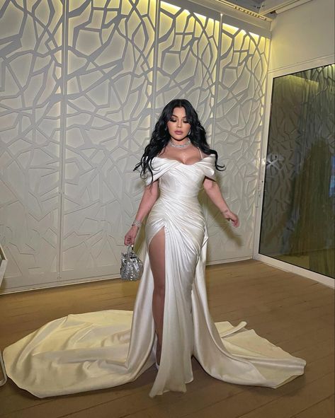 Haifa Wahbi, Winding Dress, Haifa Wehbe, Formal Dresses With Sleeves, Clueless Outfits, Classy Prom Dresses, Style 2023, Haifa, Prom Dress Inspiration