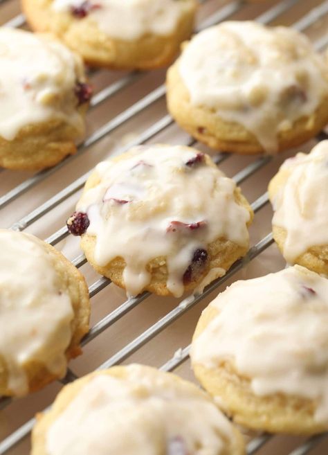 Cranberry Cookies Recipes, Cranberry Orange Cookies, Meltaway Cookies, Diy Easy Recipes, Orange Cookies, Orange Cranberry, Cookie Christmas, Cranberry Cookies, Cooling Rack